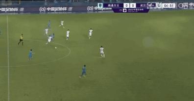 萧常坤撇撇嘴，说：她一天到晚就知道打麻将，烦都烦死了，要是真输了、数个万儿八千的，就让她自己难受去吧，难受两天，她自己就知道收敛了。